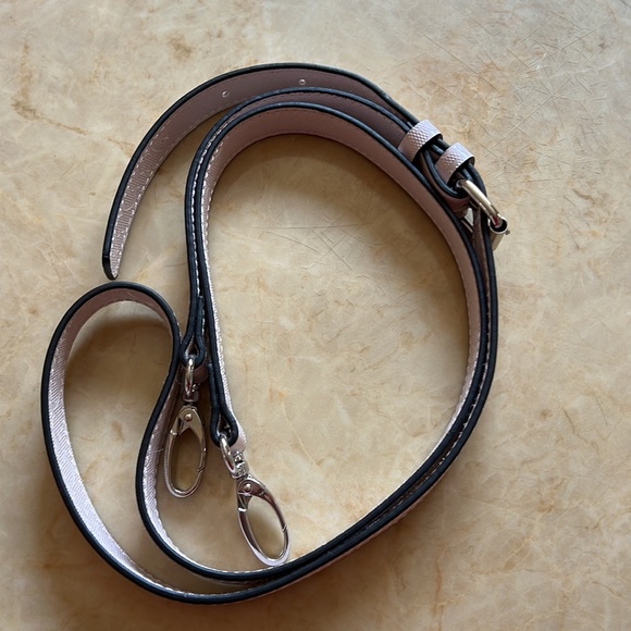 Guess Satchel/ Crossbody - Picture 4 of 15